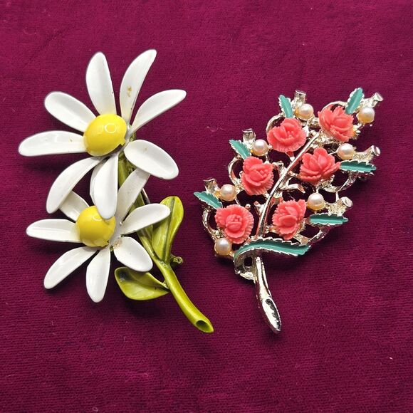 Vintage Daisy & Rose Brooch Pin Set Daisy & Rose Faux Pearl Flower Floral Spring - Picture 1 of 4